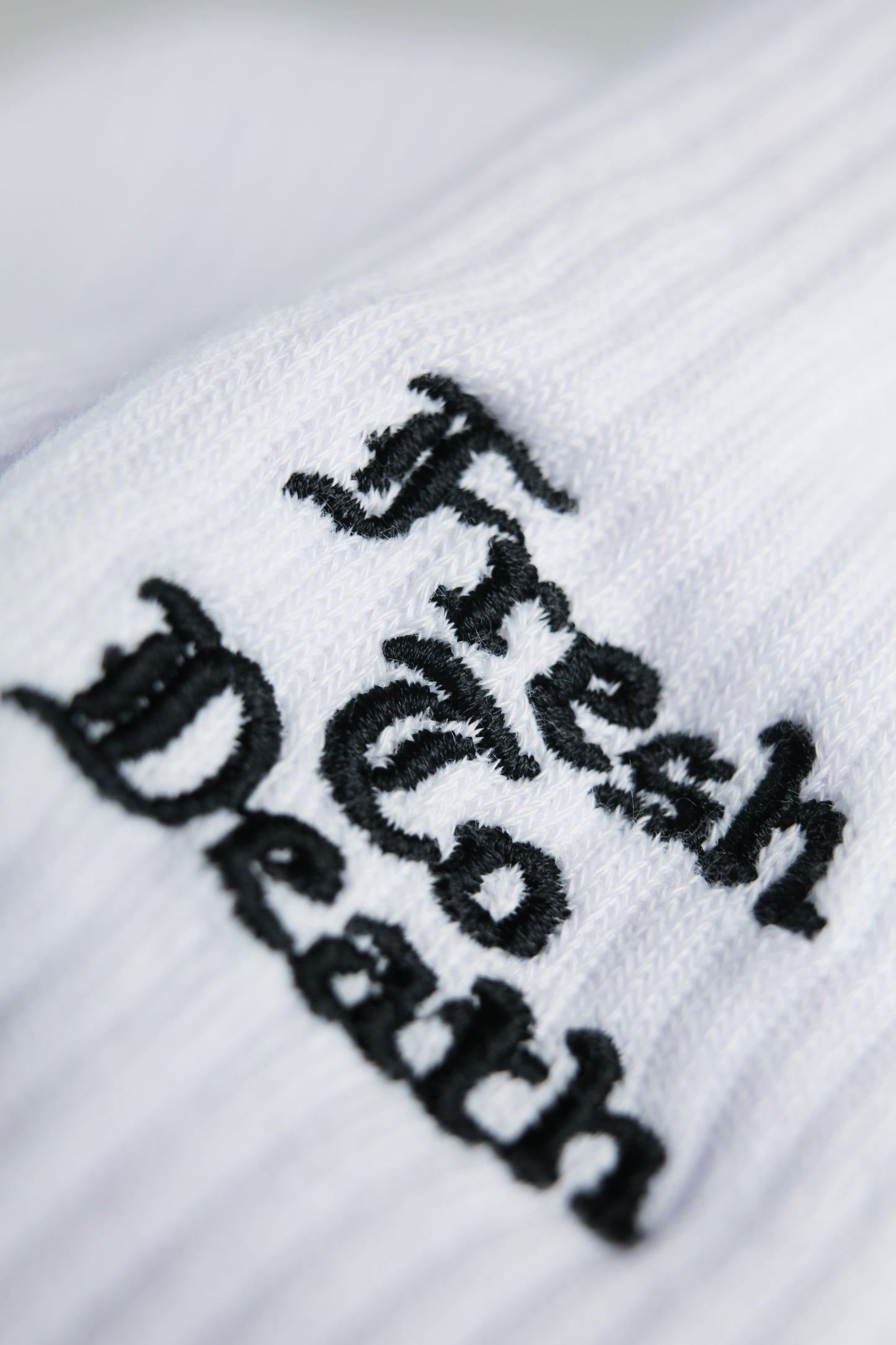 EMBROIDERED CREW SOCKS